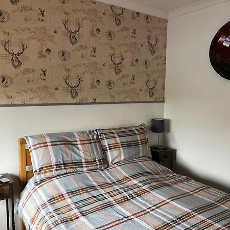 Exclusive Private Double Room, En-Suite Wet Room Private Entrance Forres Εξωτερικό φωτογραφία